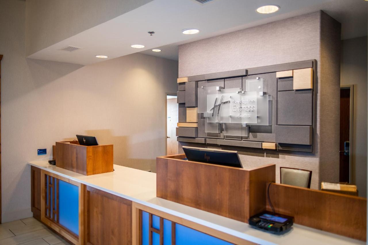Holiday Inn Express & Suites Custer-Mt Rushmore Bagian luar foto