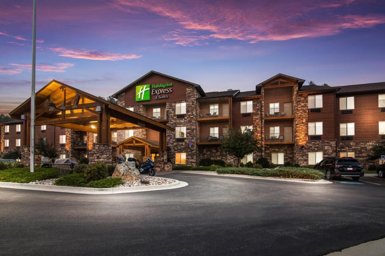 Holiday Inn Express & Suites Custer-Mt Rushmore Bagian luar foto