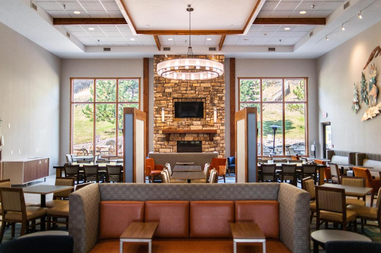 Holiday Inn Express & Suites Custer-Mt Rushmore Bagian luar foto
