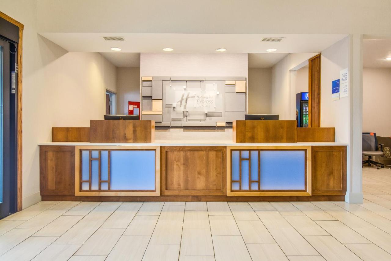 Holiday Inn Express & Suites Custer-Mt Rushmore Bagian luar foto