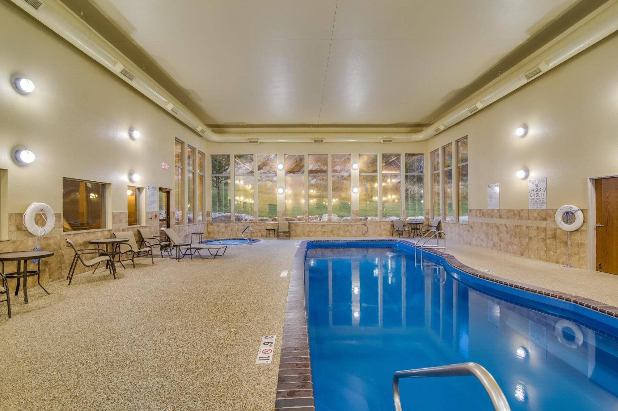 Holiday Inn Express & Suites Custer-Mt Rushmore Bagian luar foto